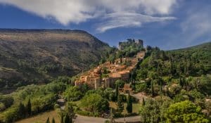 Vue panoramique du village de Castelnou en France