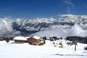 vue panoramique de la station de ski de Flachau en Autriche