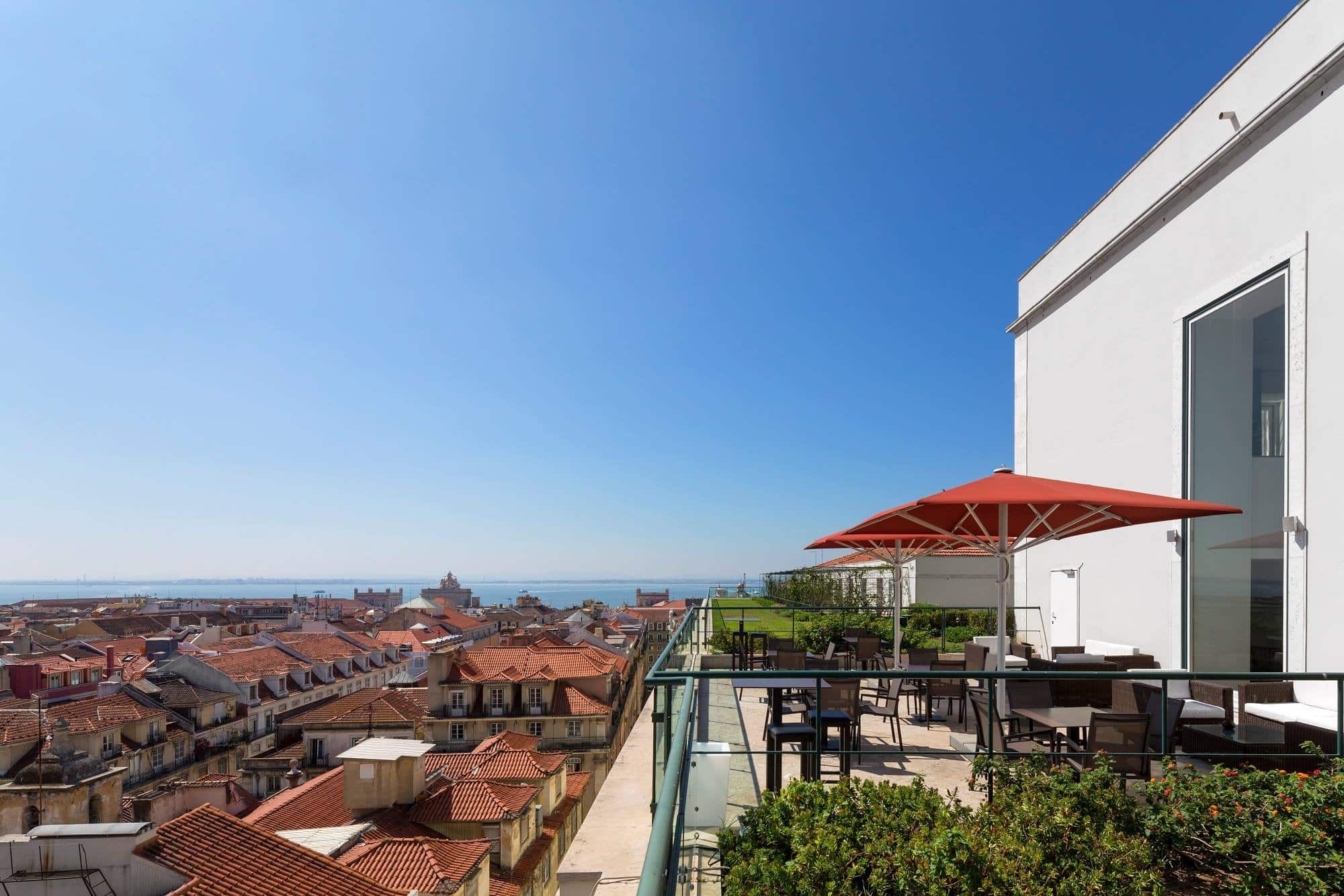 Les 11 meilleurs rooftops où boire un verre à Lisbonne