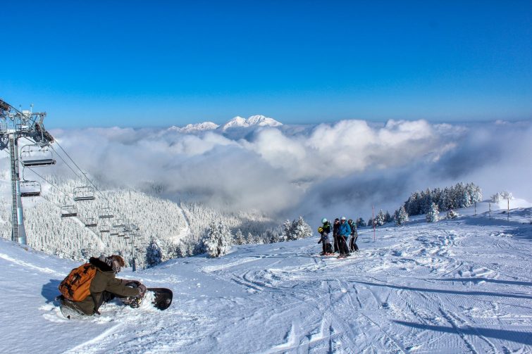 snow-ski-ax