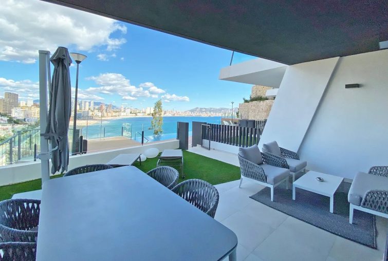 NOVITÀ: Appartamento di lusso con piscina sulla spiaggia di Poniente