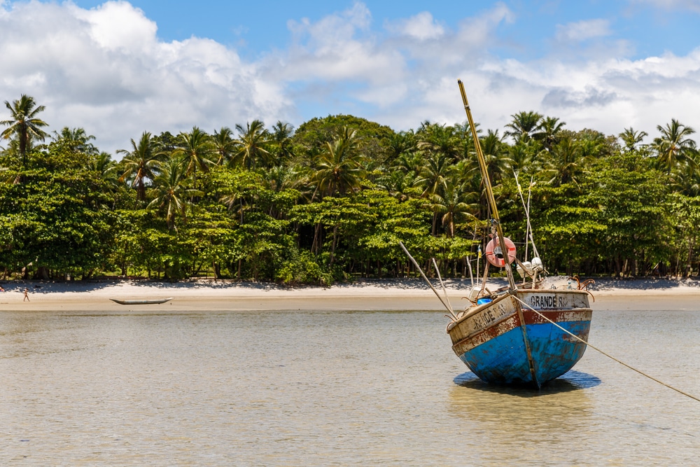 foto brasile - barca da pesca sull'isola di Boipeba