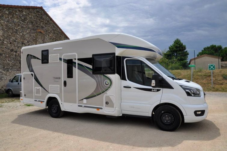 Camping-car famille camping-car profilé