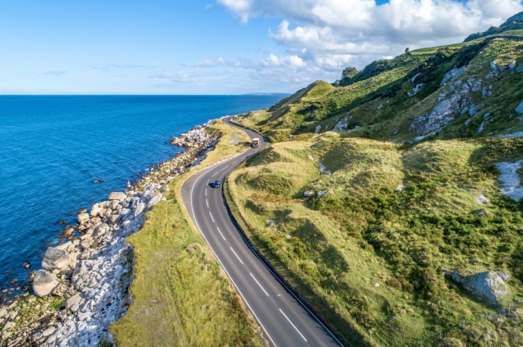 À moins de 2 heures de vol de la France, cette île chargée de mythes et de légendes est la