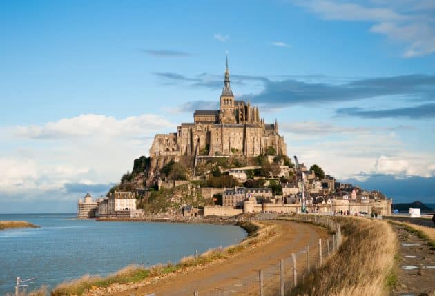 Le Mont-Saint-Michel en Camping-Car : location, conseils, aires, itinéraires
