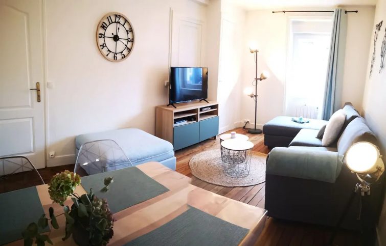 Charmant appartement cosy face aux thermes. - Airbnb Volcans d'Auvergne