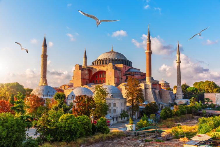 Μια άποψη της Αγίας Σοφίας, μια ηλιόλουστη ημέρα στην Κωνσταντινούπολη