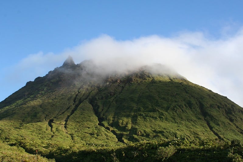 Visiter le volcan de La Soufrière : randonnée + baignade