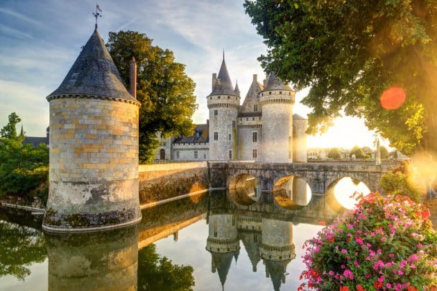 Château de Sully-sur-Loire au coucher du soleil, France