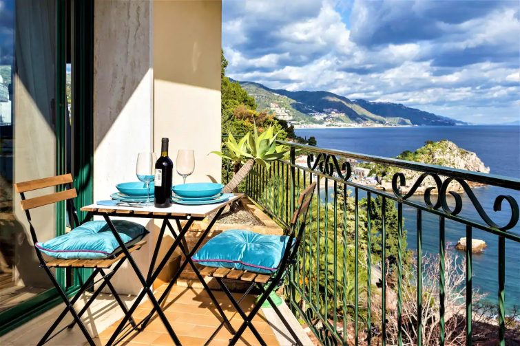 Penthouse en Bord de Mer avec Vue sur Isola Bella