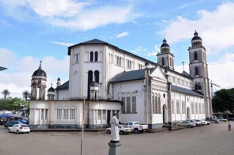 Visiter Douala : La Cathédrale Saint-Pierre et Saint-Paul