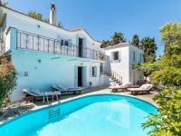 Superbe villa authentique surplombant la mer