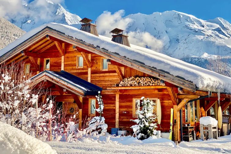 Soak up the Magic of a Skiers’ Paradise Facing Mont Blanc