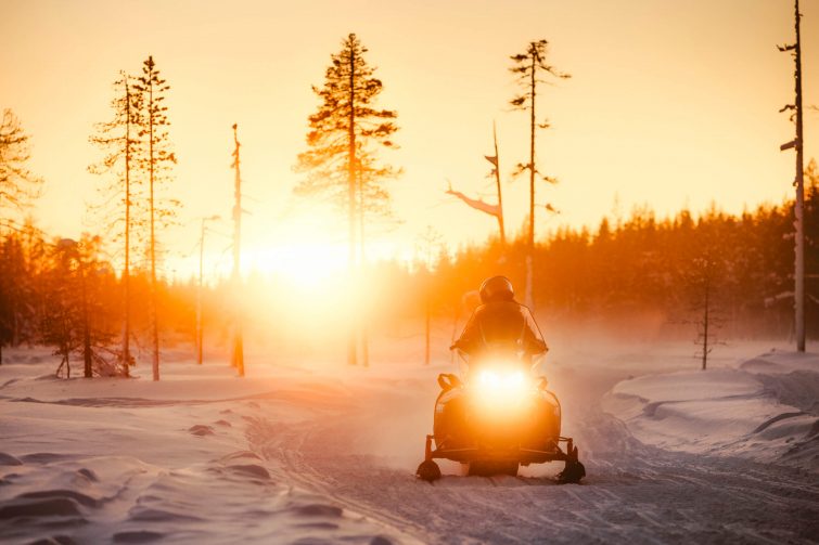 Randonnée en motoneige - voyage Laponie