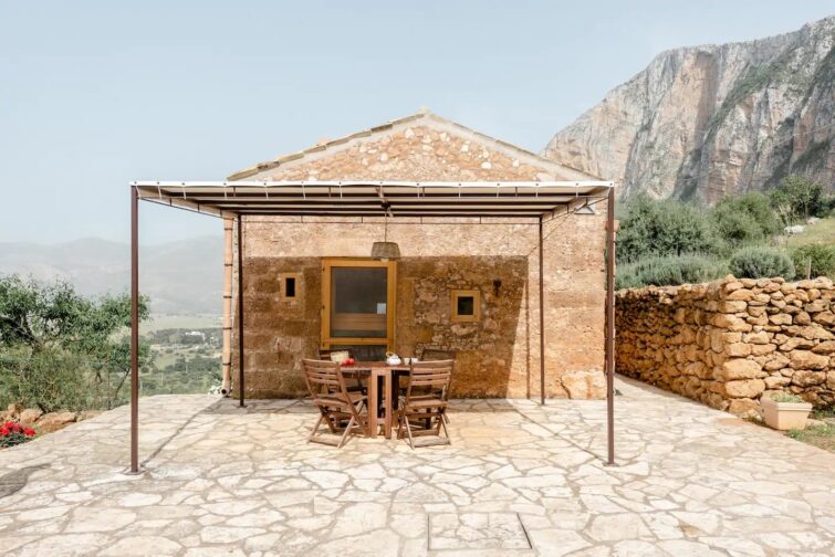 Secluded Rustic Property Within Monte Cofano Nature Reserve