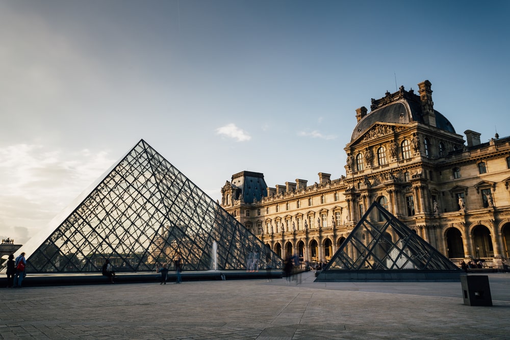 Visiter l'Arc de Triomphe : Musée du Louvre