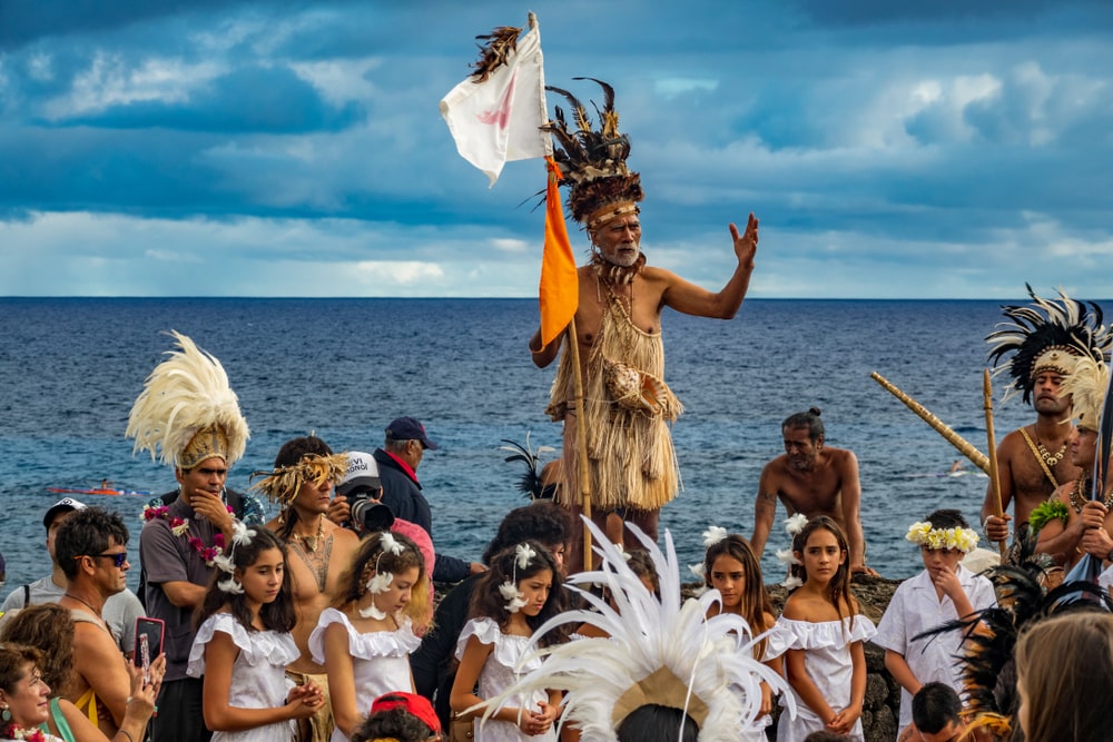 Dirigeant Rapa Nui donnant un discours