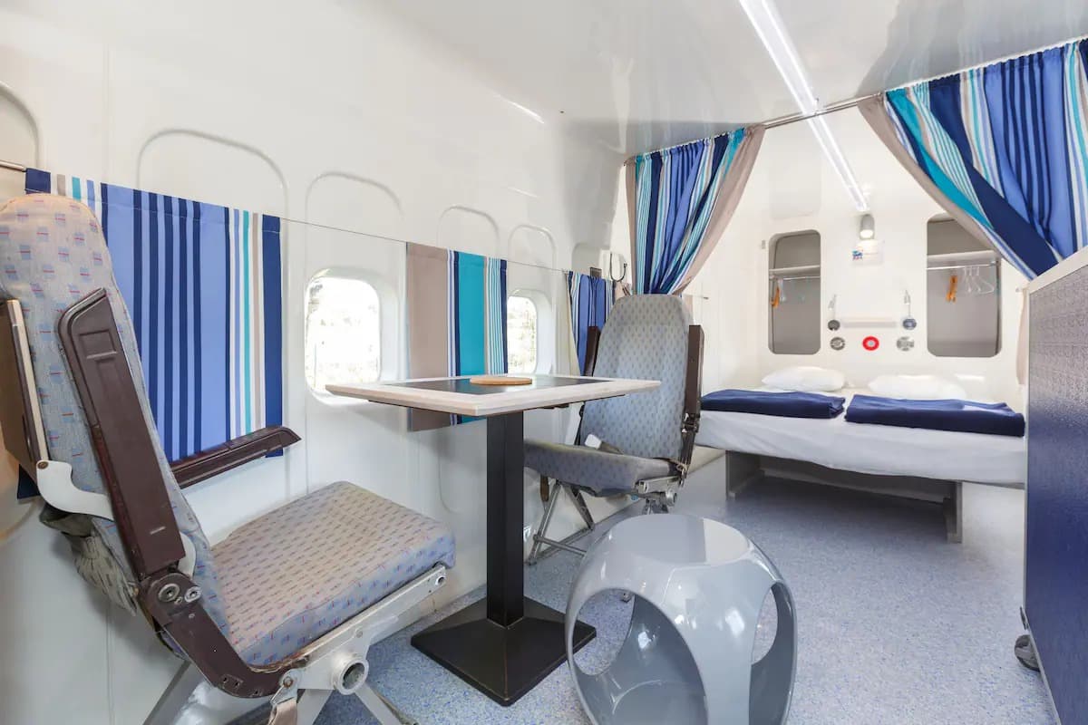 airbnb originaux : Mon avion breton tout mignon
