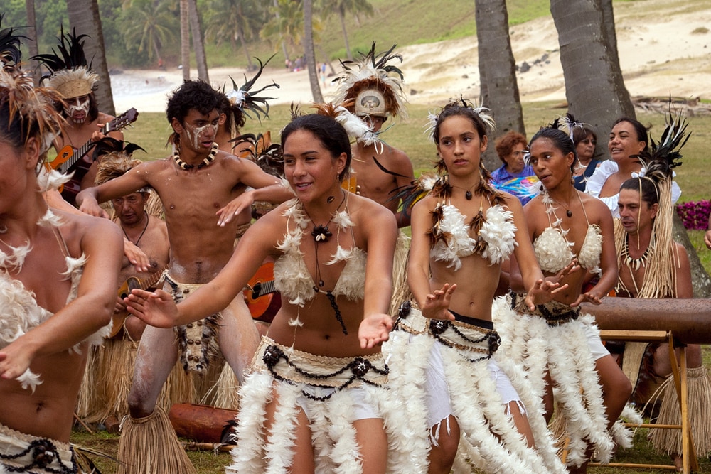 Danse folklorique polynésienne sur la plage d'Anakena