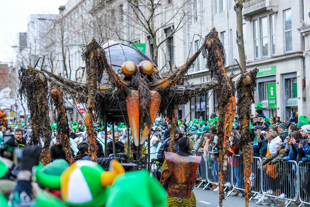 Araignée géante lors du défilé de Dublin - photos Irlande
