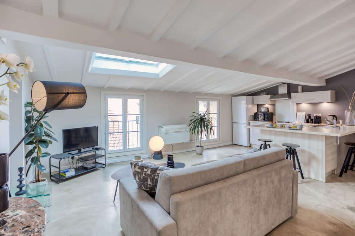 Cœur de la vieille ville à 2 min de la plage - climatisation et charme