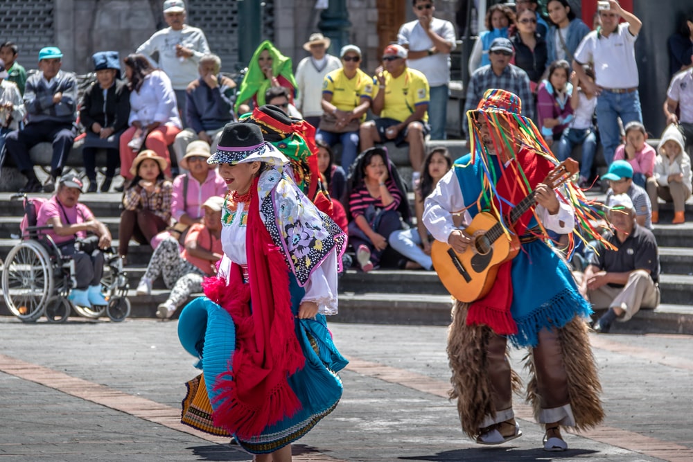 Démonstration de danse traditionnelle équatorienne