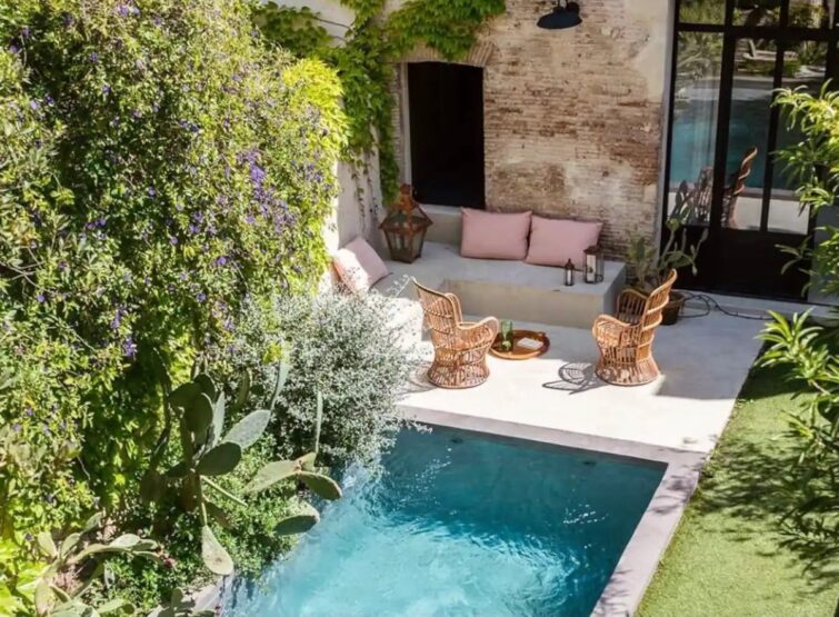 Coin de paradis avec piscine, jardin et terrasse