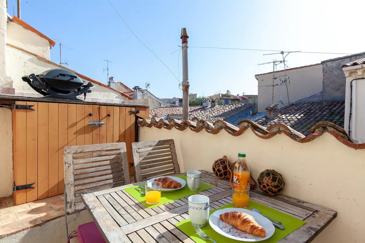 Airbnb pas cher Cannes" "Maison de pêcheur avec terrasse