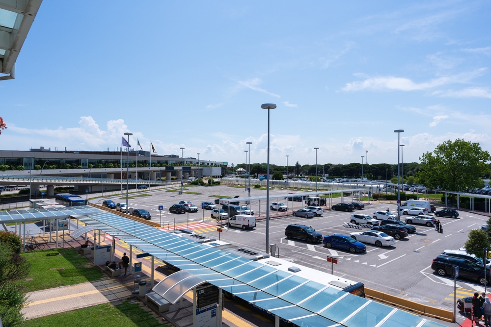 Parking extérieur aéroport de Venise