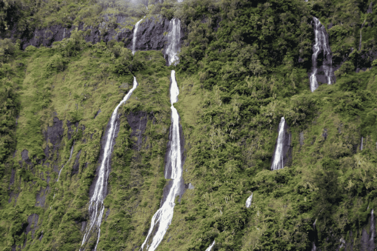 The waterfall of the Veil of the Bride - where to swim Reunion Island