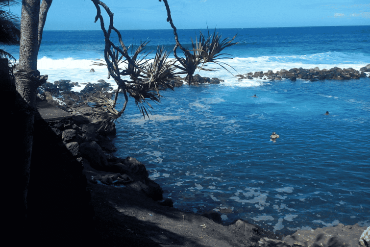 The basin of Manapany beach - where to swim Reunion Island