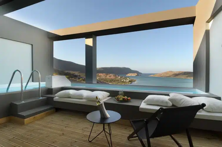 hotel adult only en Crète, piscine et vue sur la mer