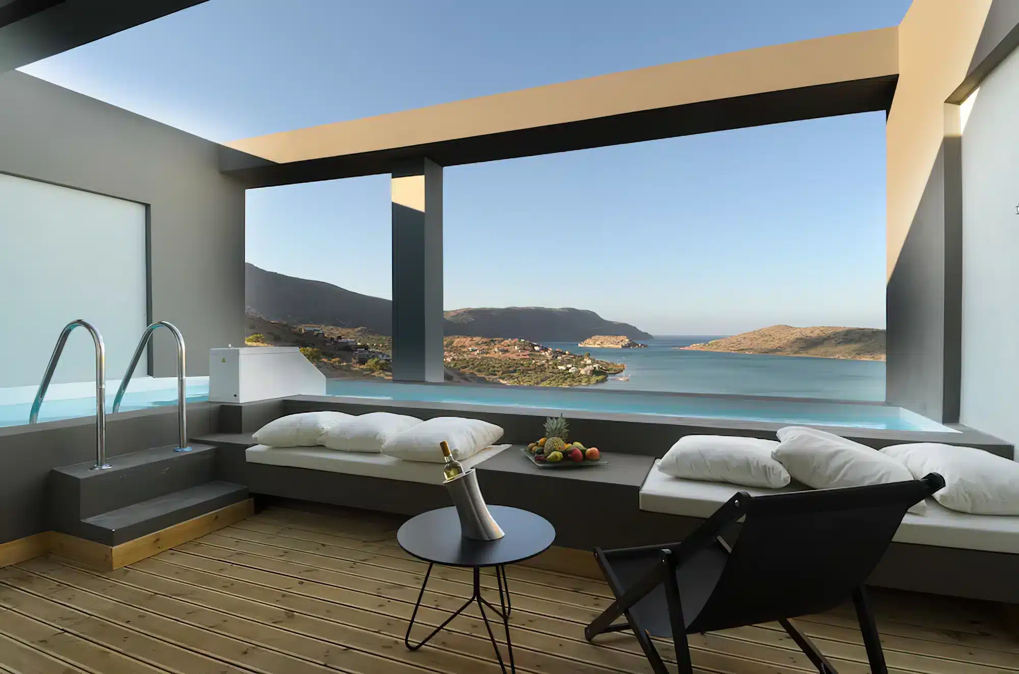 hotel adult only en Crète, piscine et vue sur la mere