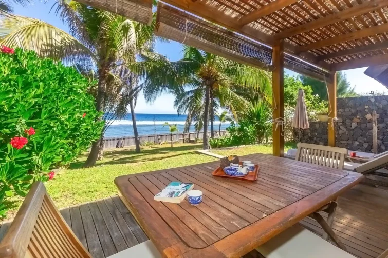 Terrasse d'une villa à Saint-Paul avec plage à 50m, La Réunion
