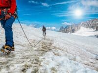 Guide alpiniste sur le glacier du Mont Blanc