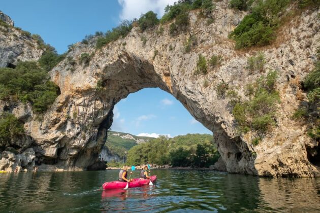 Descente des Gorges de l’Ardèche : 7 expériences à vivre en canoë kayak !