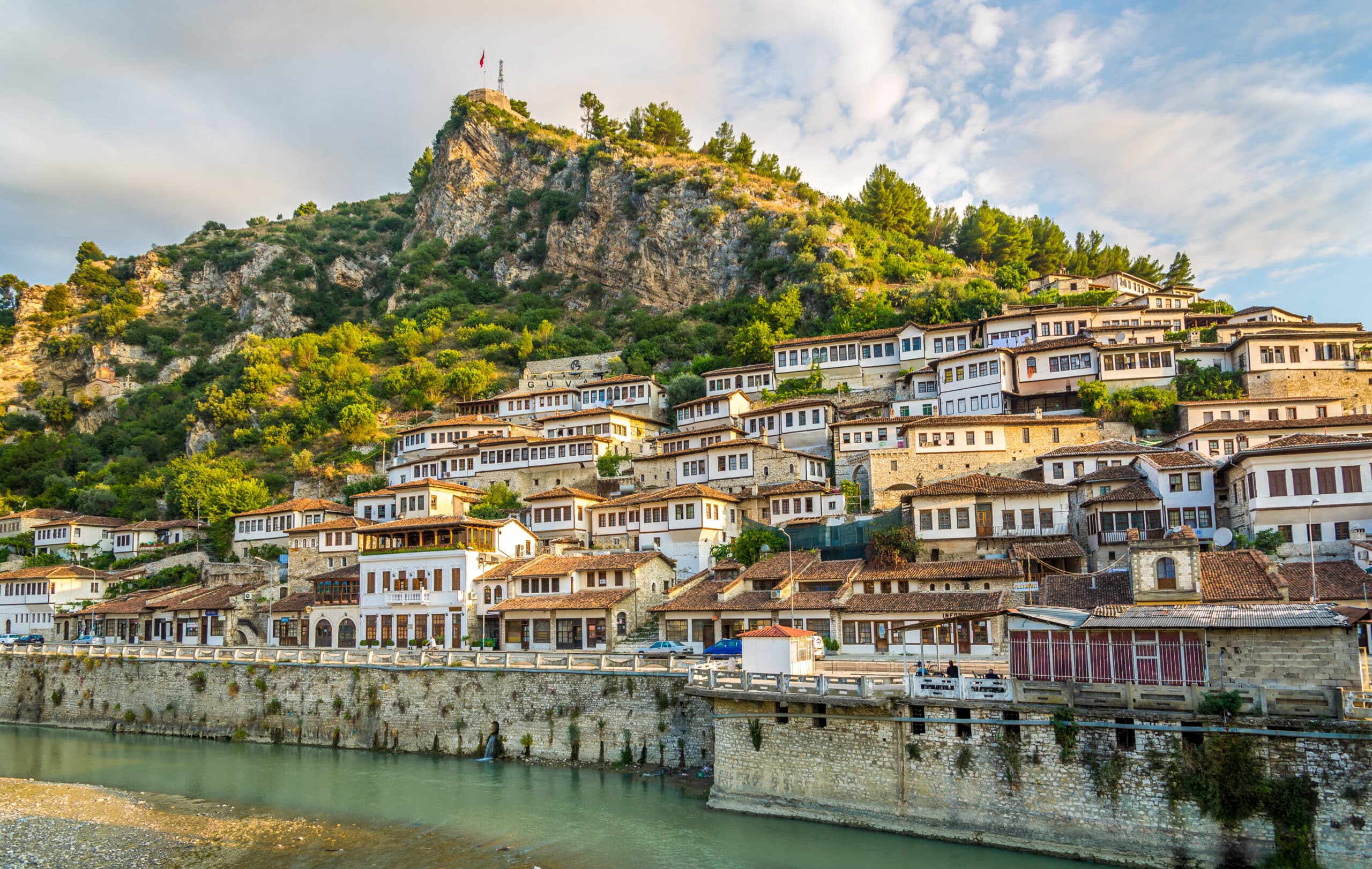 vue de la vieille ville de Berat en Albanie