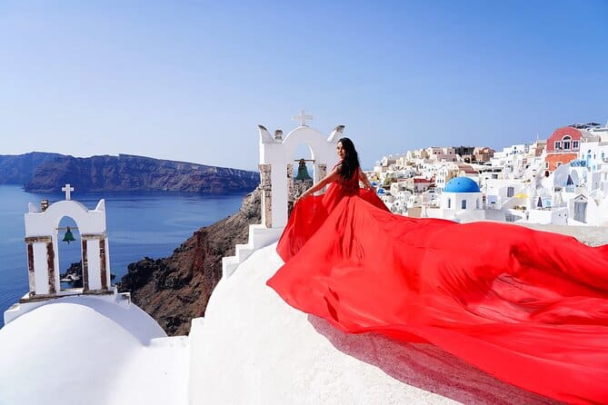 Shooting photo en robe volante à Santorin