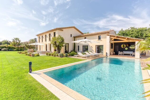 Villas, yachts : les meilleures locations de vacances de luxe à Saint-Tropez