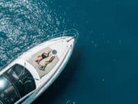 4 croisières de rêve à Santorin pour une expérience intimiste