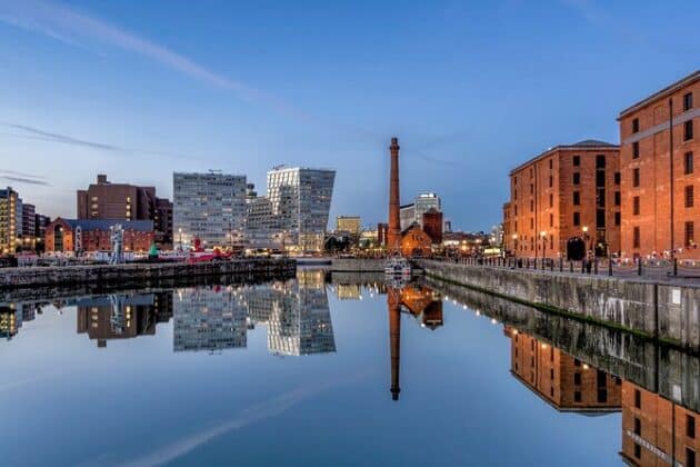 Monuments sur les Royal Albert Docks à Liverpool