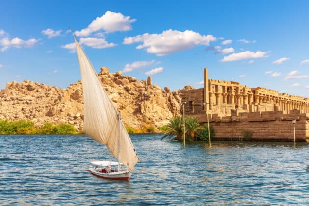 le temple de Philae sur l'île d'Agilikia, le Nil, Assouan