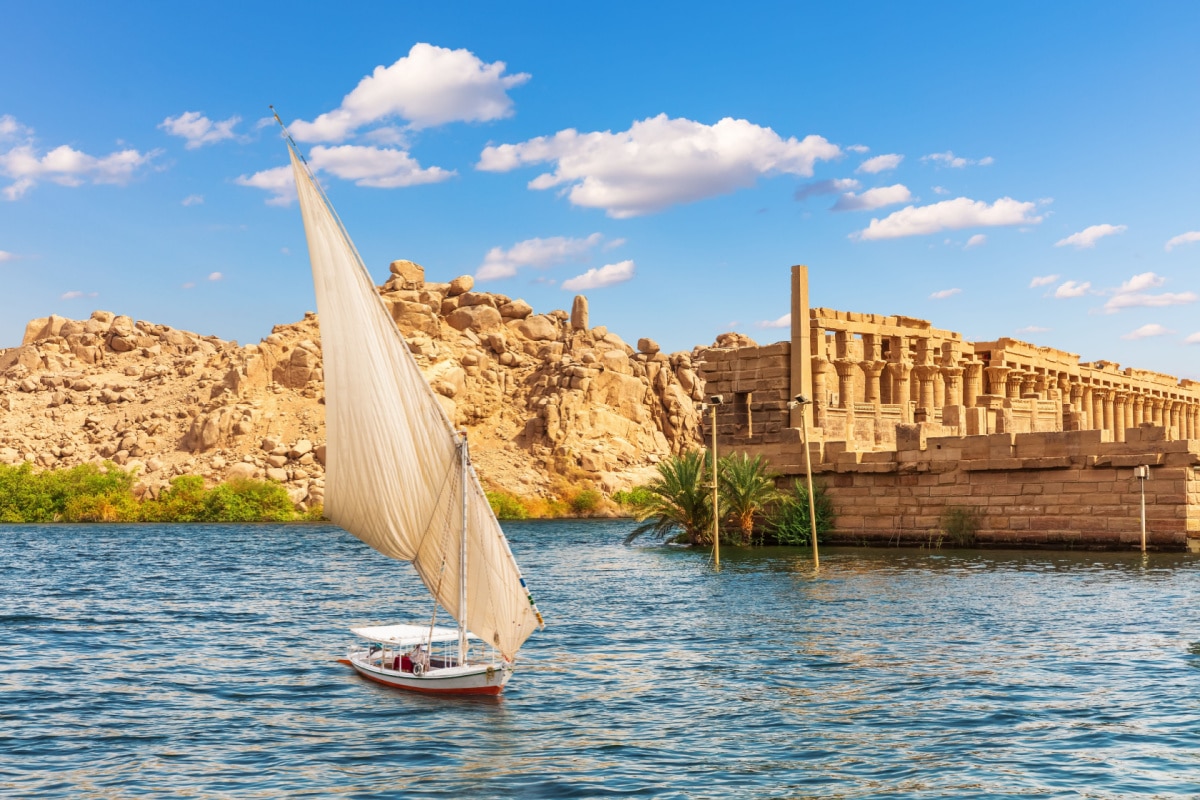 le temple de Philae sur l'île d'Agilikia, le Nil, Assouan