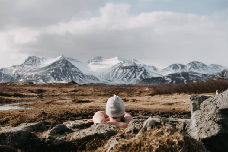 Islande baignade dans une source naturelle