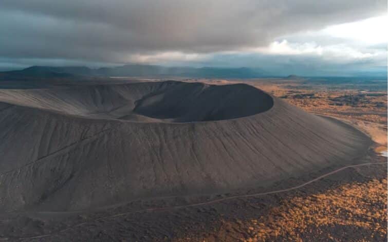 Hverfjall volcan islande cratère circulaire vue du ciel
