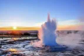 Sources chaudes et geysers d’Islande : voyage au cœur des phénomènes naturels