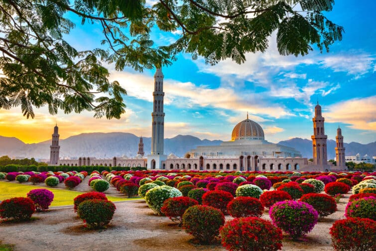 Belle vue matinale sur la Grande Mosquée, Mascate, Oman.
