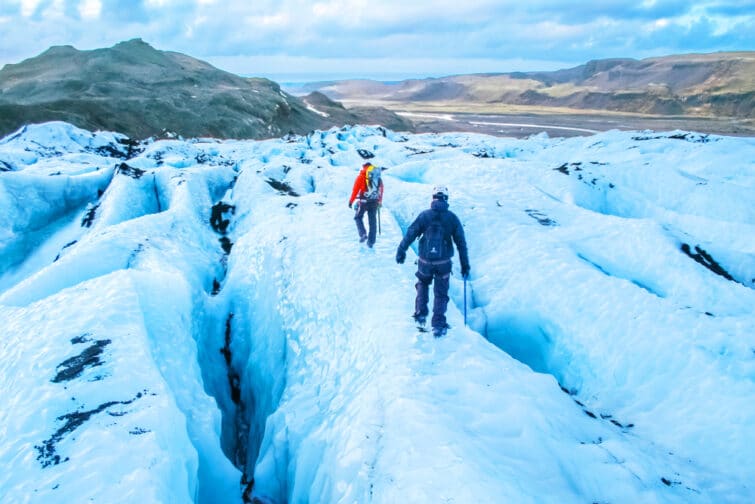 Promenade dans la glace en Islande
