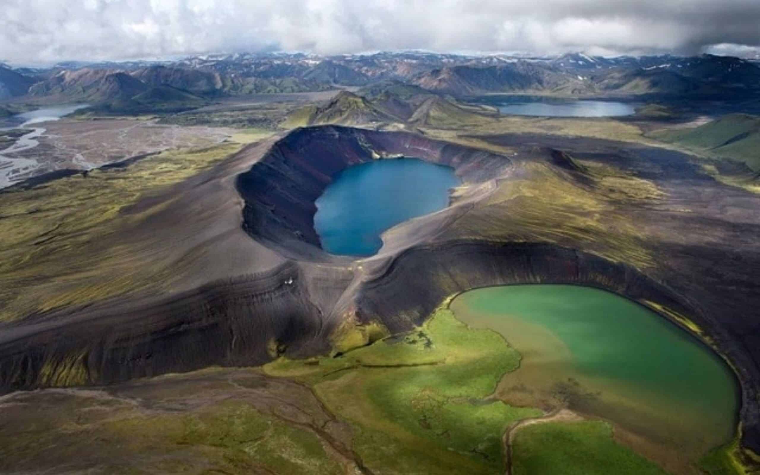2 lacs de volcans en Islande vus du ciel