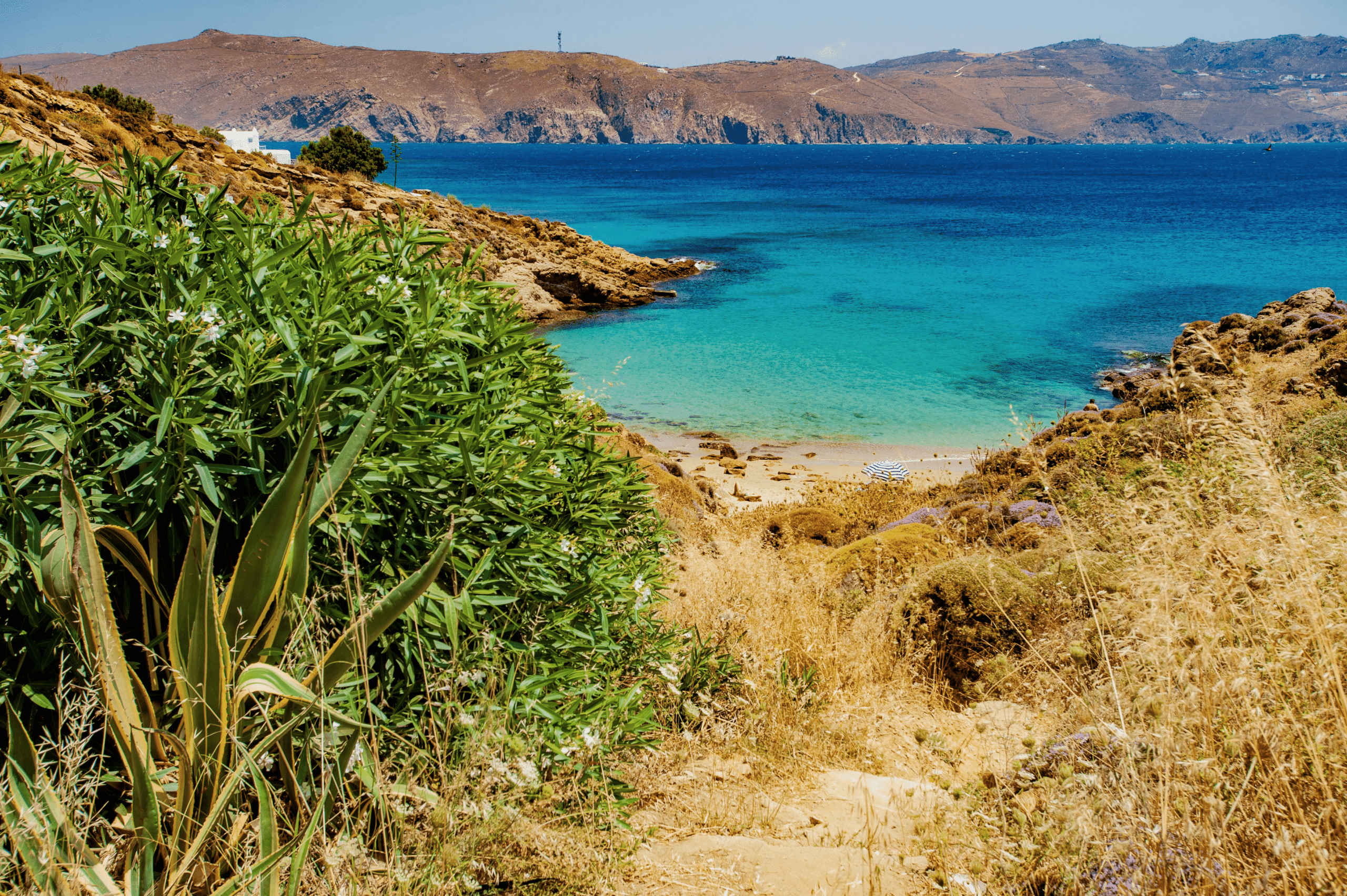 Vie nocturne sur la plage de Tinos aux Cyclades